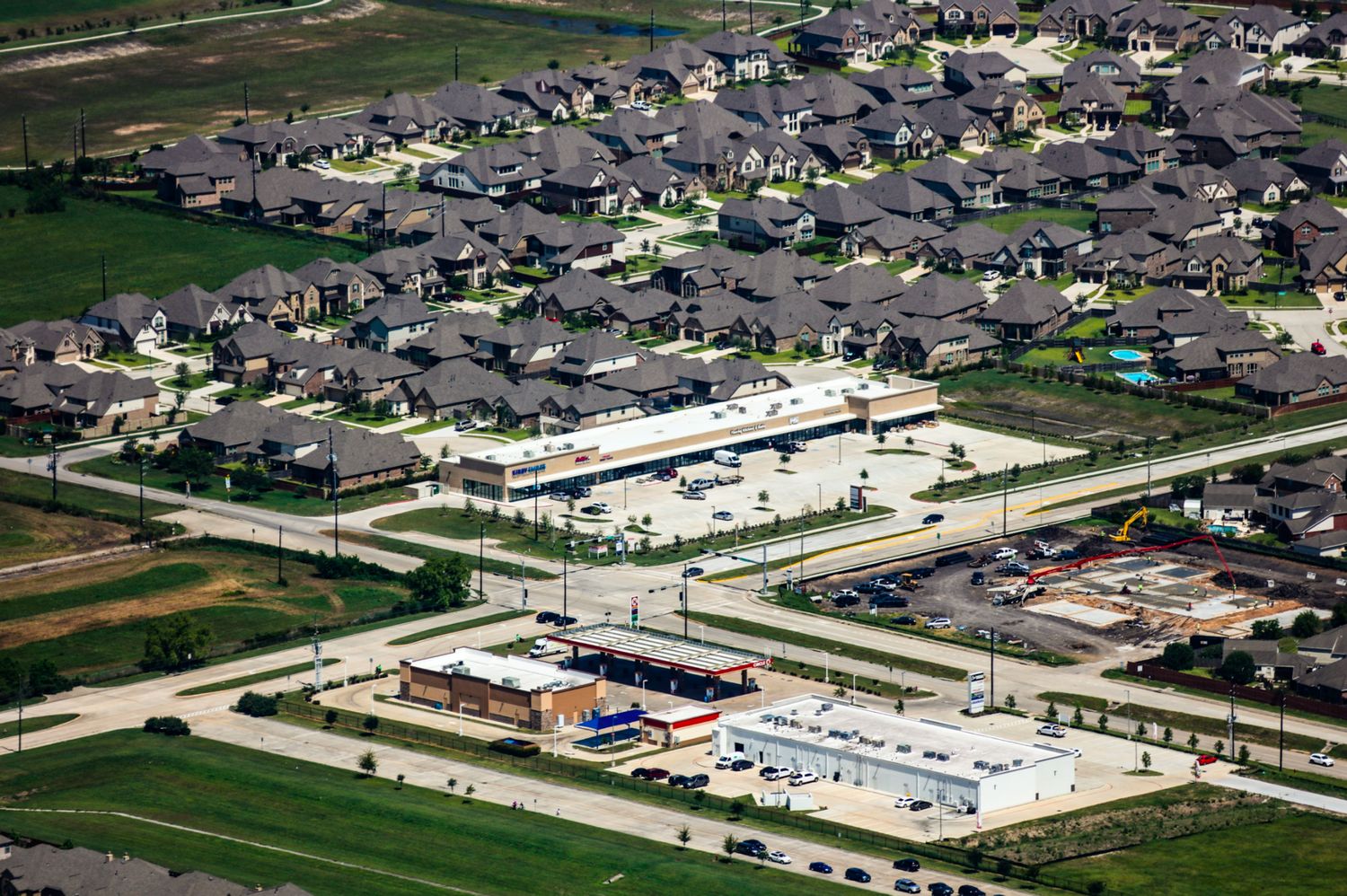Retail Space | ±1,159 - 2,440 SF | Pearland, TX: 3695 Kirby Dr, Pearland, TX 77584